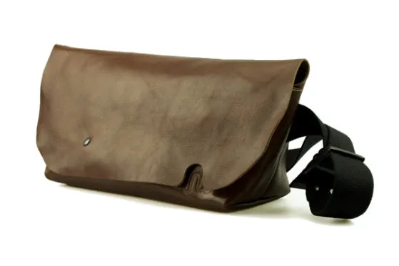 メッセンジャーバッグ (S)/BROWN