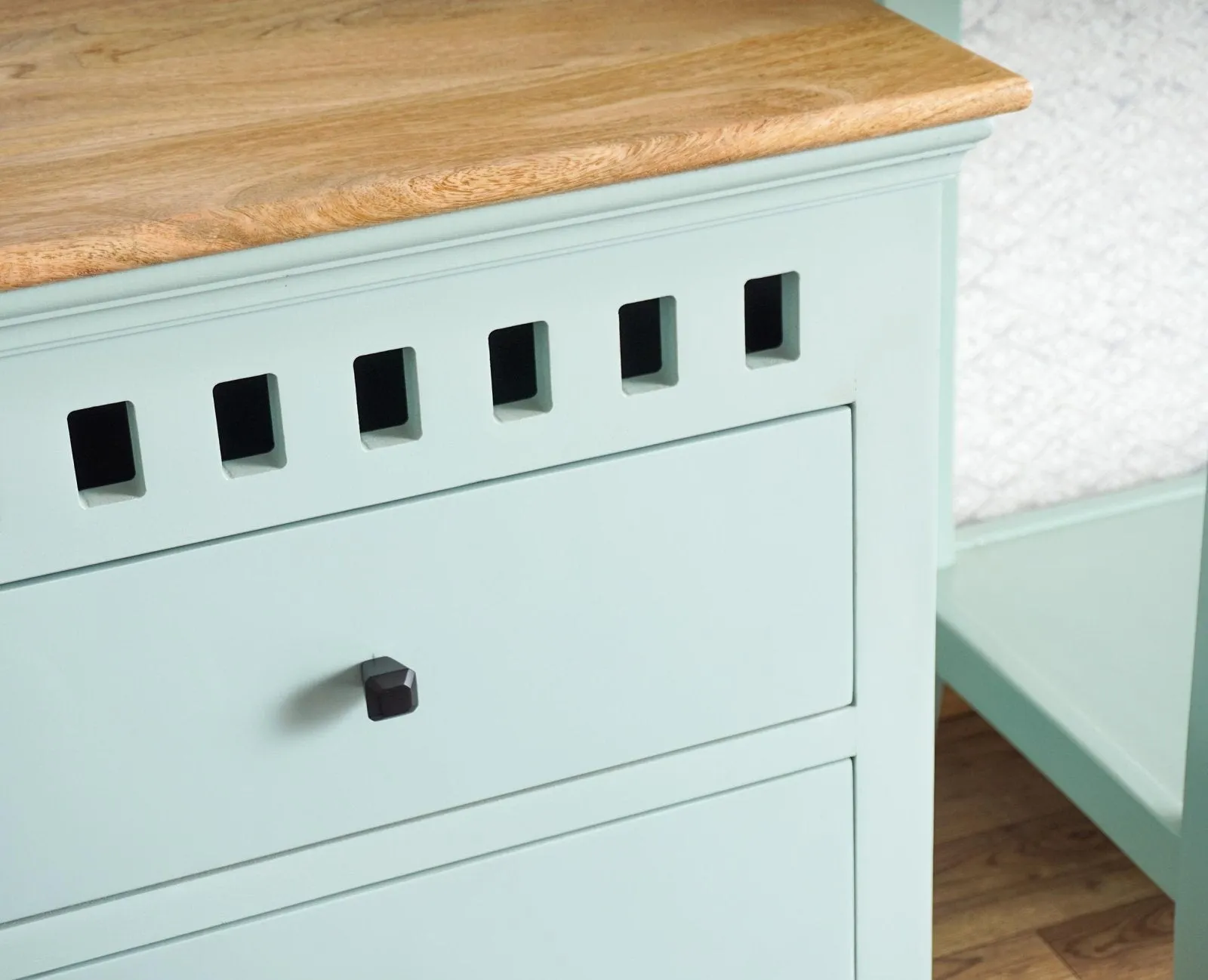 Alexandria Solid Wood TV Cabinet- Four Drawer
