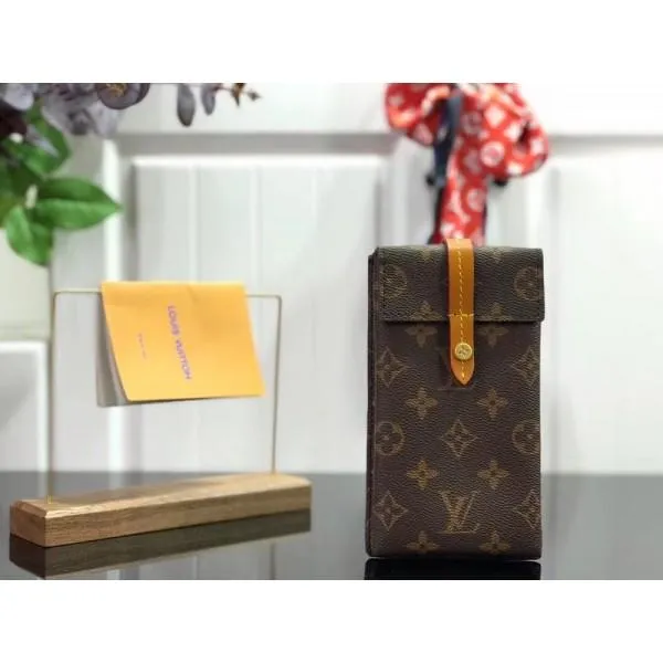 Box Phone Case M68523 2019