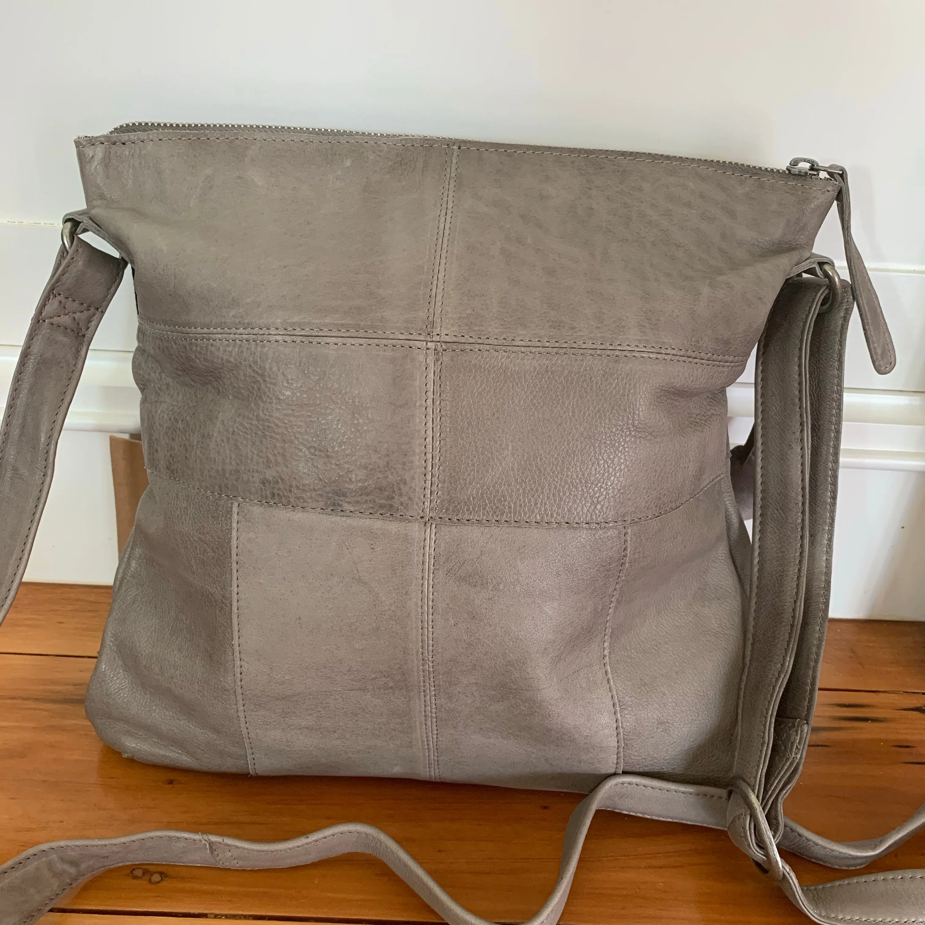 Carolina sling bag