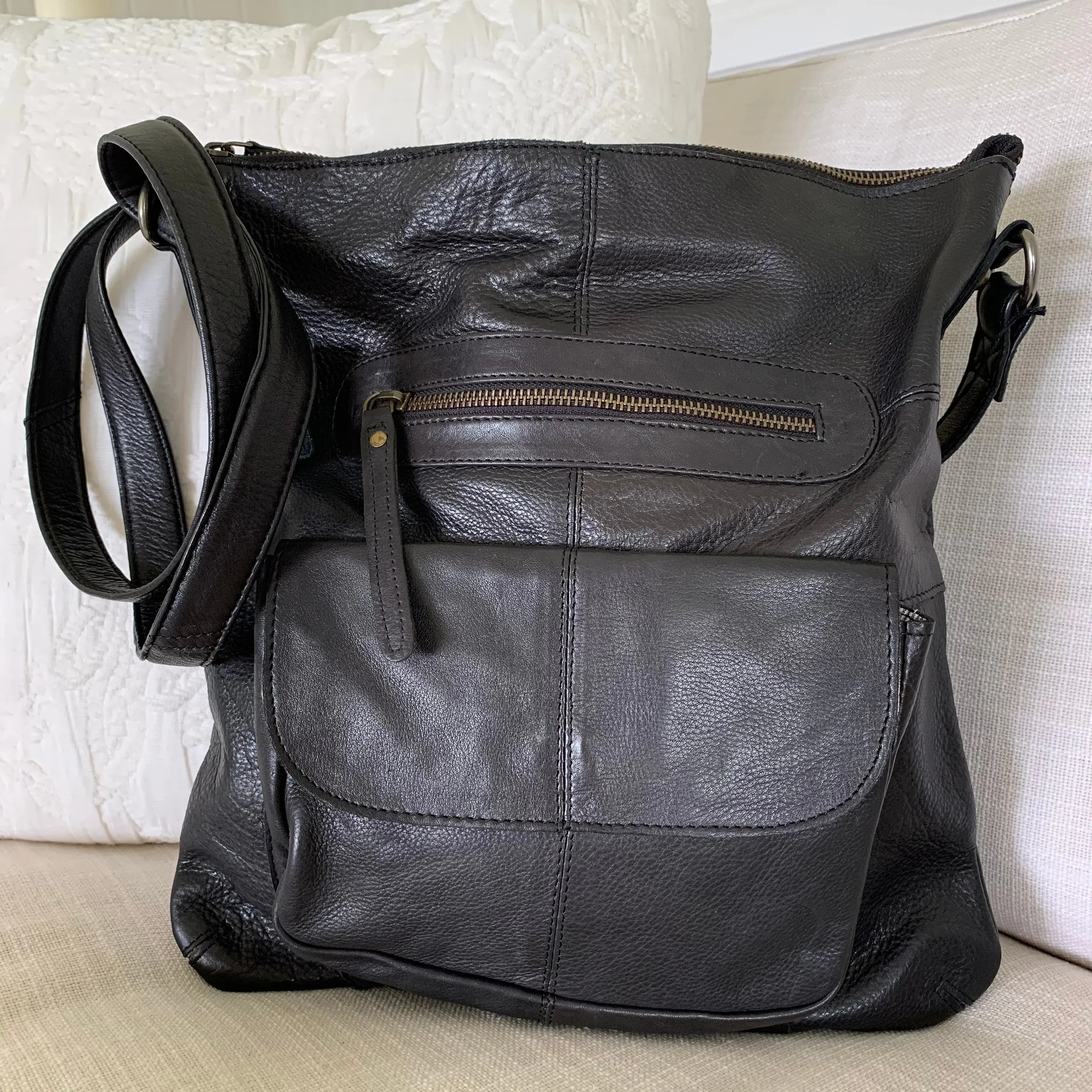 Carolina sling bag