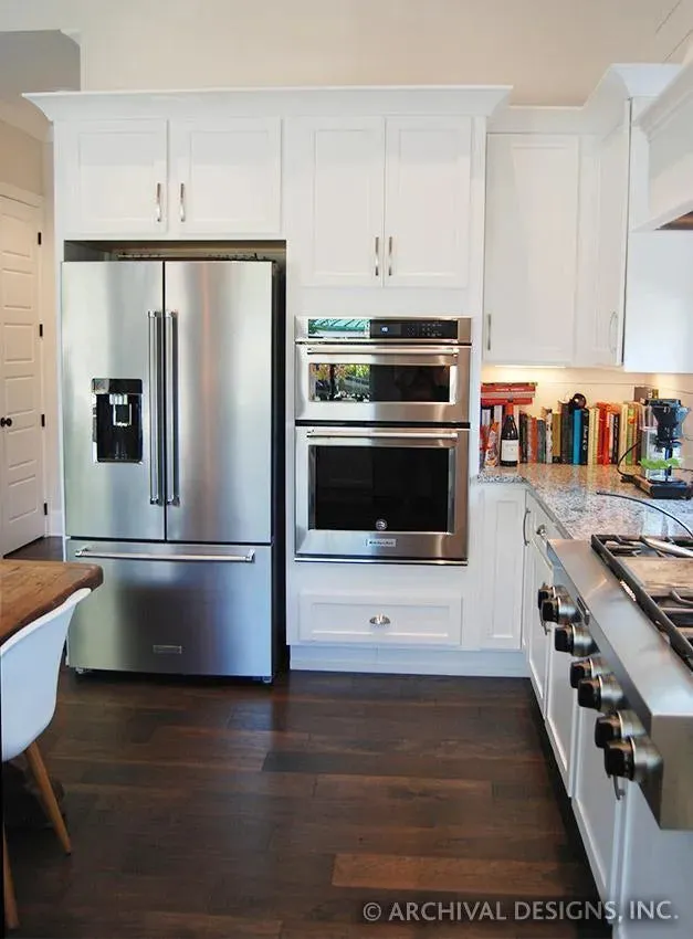Charming 3-Bedroom Home with Covered Porch and Spacious Design