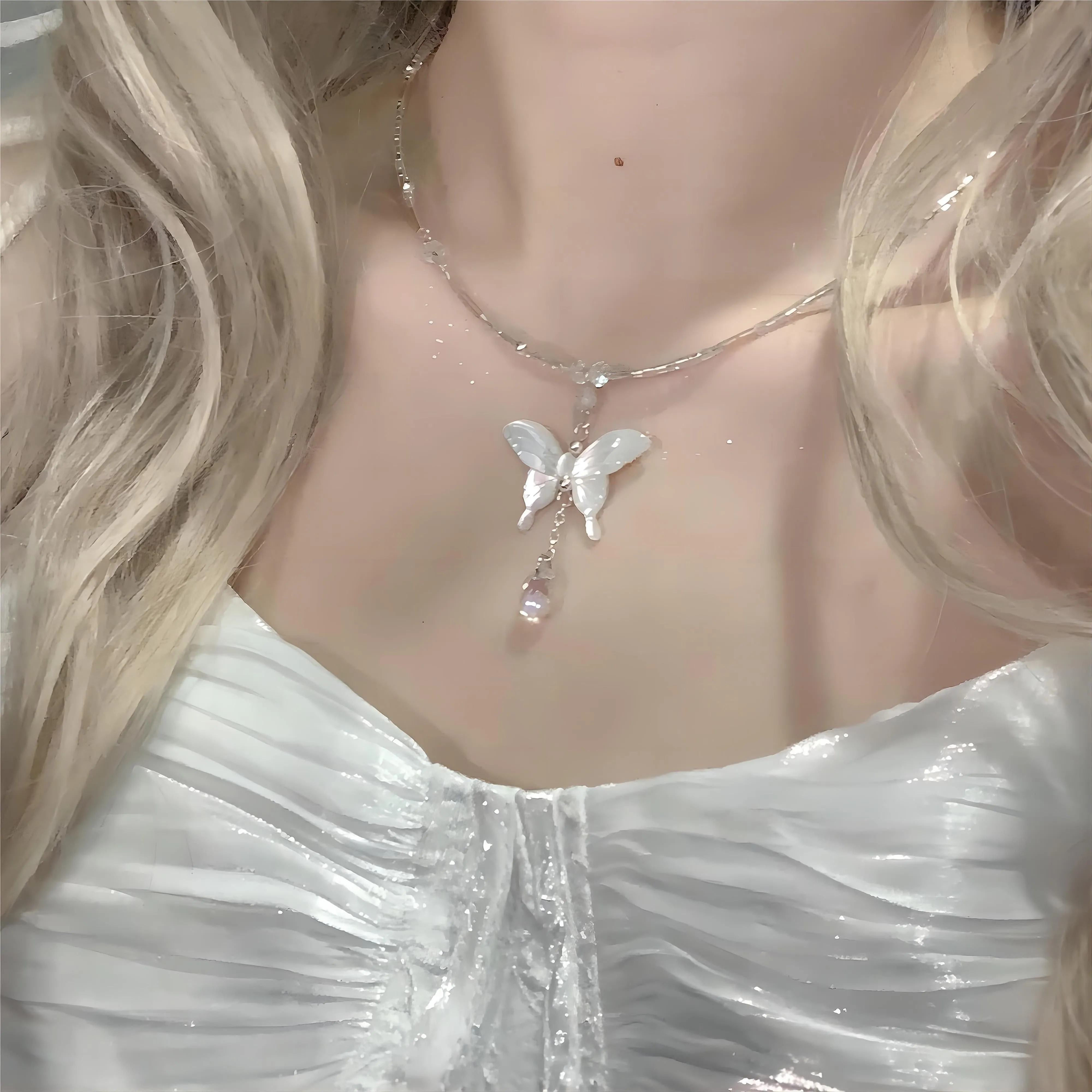 Charming Pearl Shell Butterfly Pendant Crystal Necklace