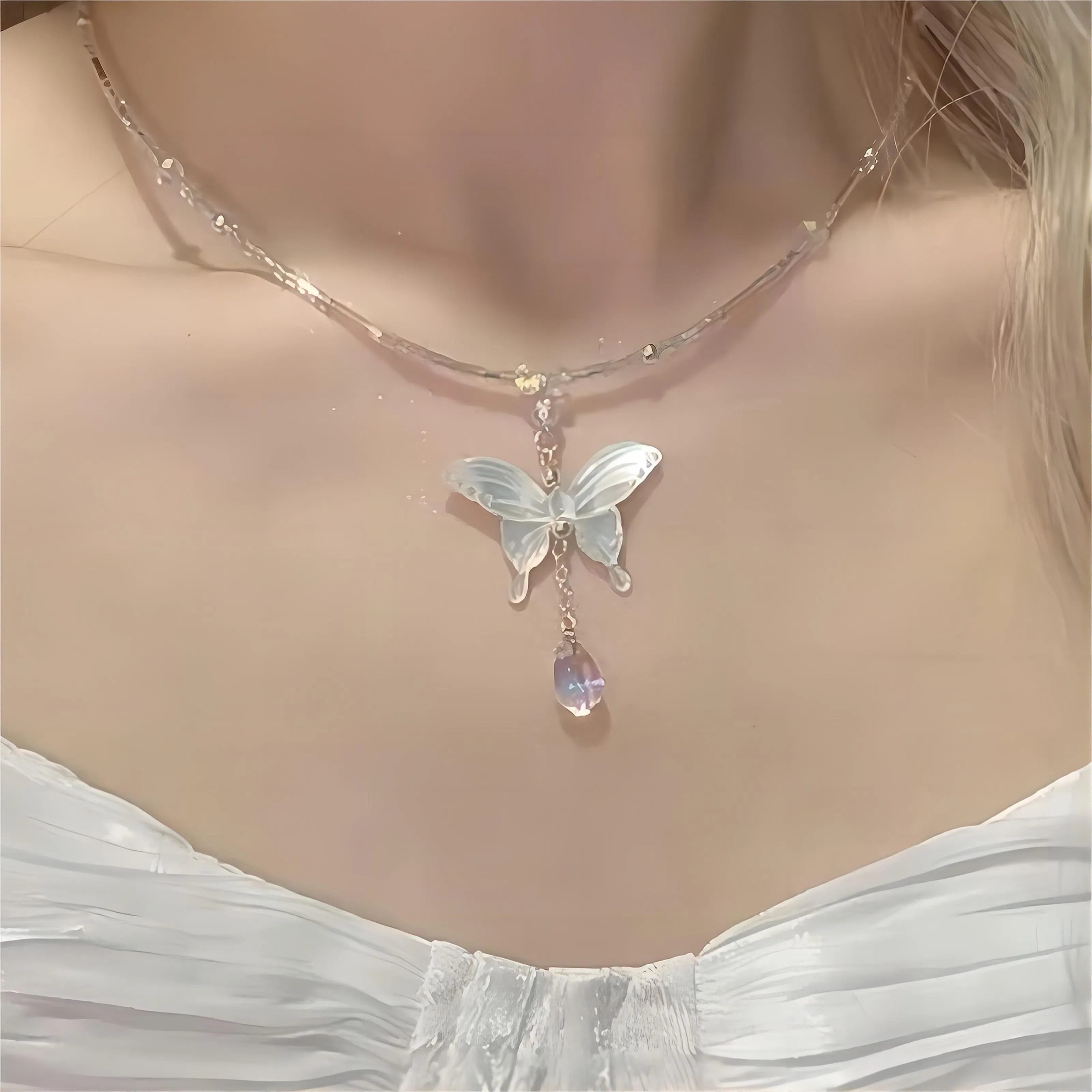 Charming Pearl Shell Butterfly Pendant Crystal Necklace