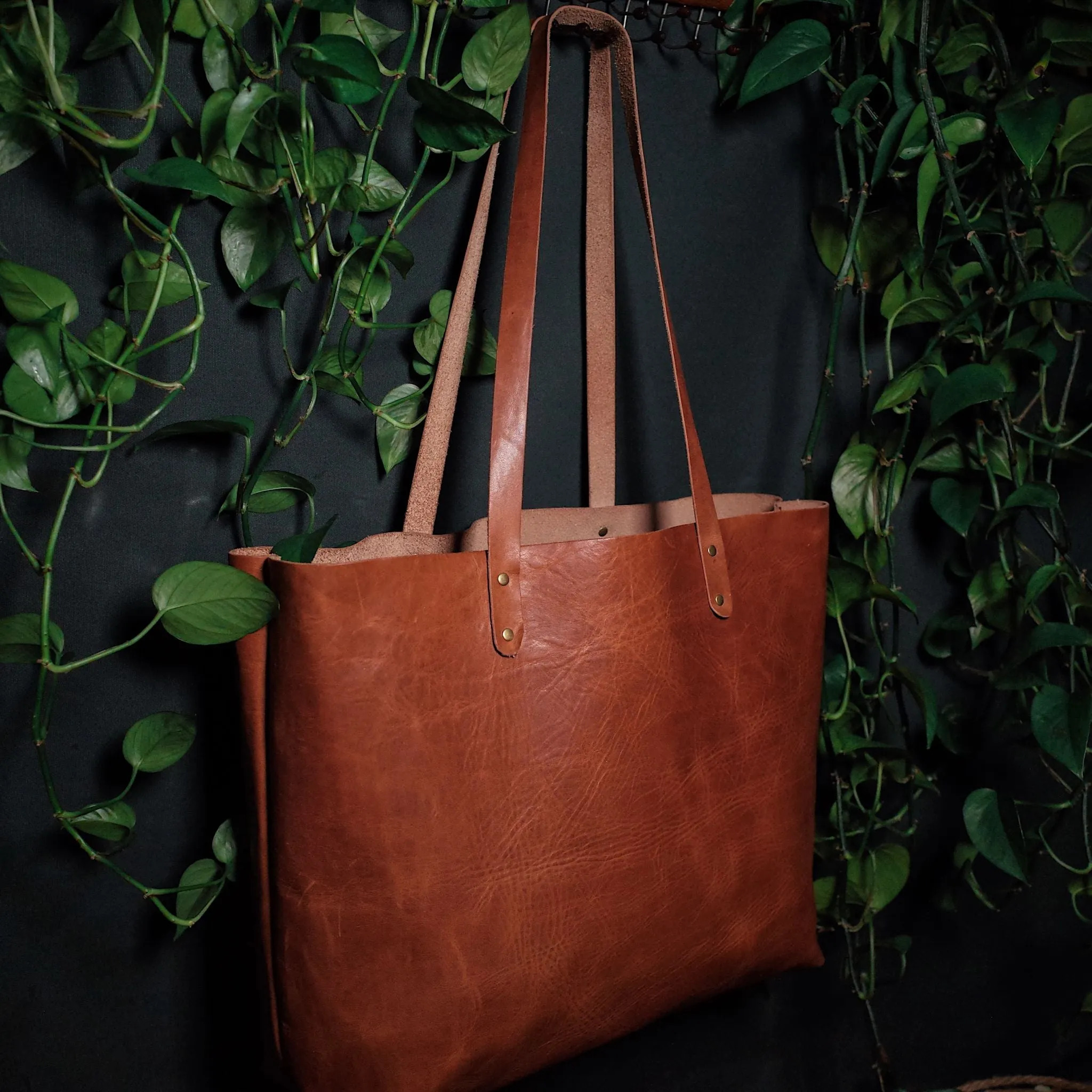 Dunham Leather Tote Bag – English Tan Edition