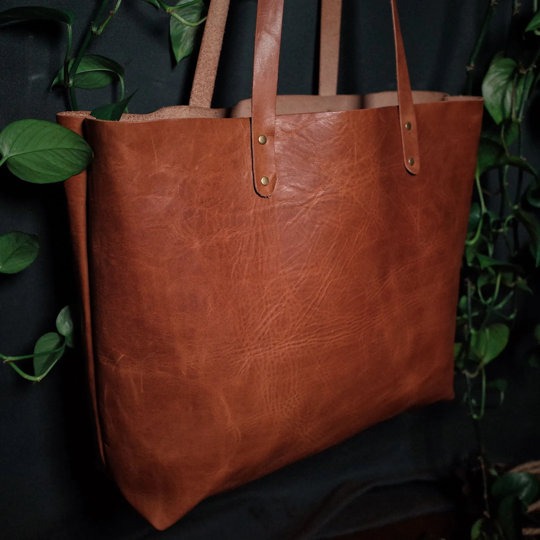 Dunham Leather Tote Bag – English Tan Edition