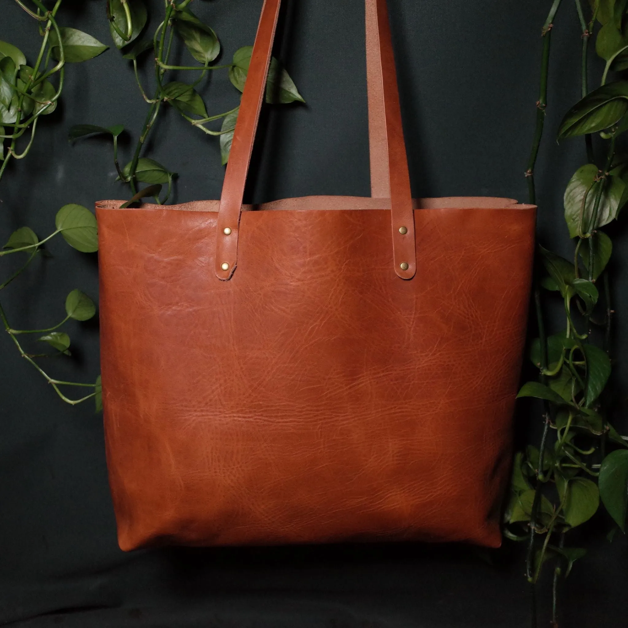 Dunham Leather Tote Bag – English Tan Edition