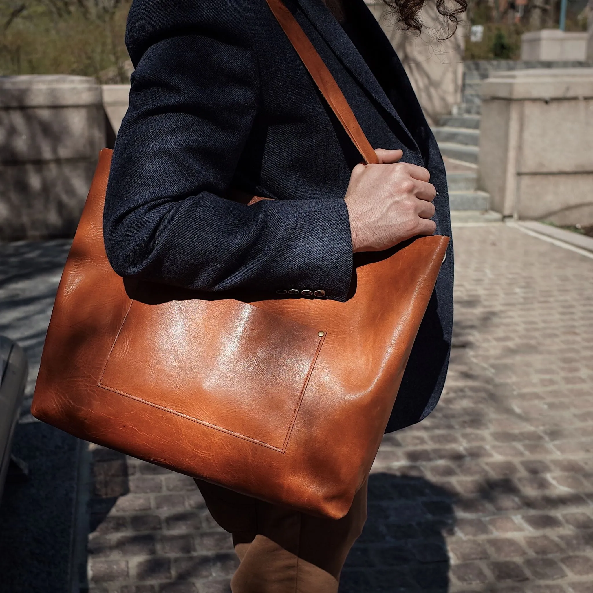 Dunham Leather Tote Bag – English Tan Edition