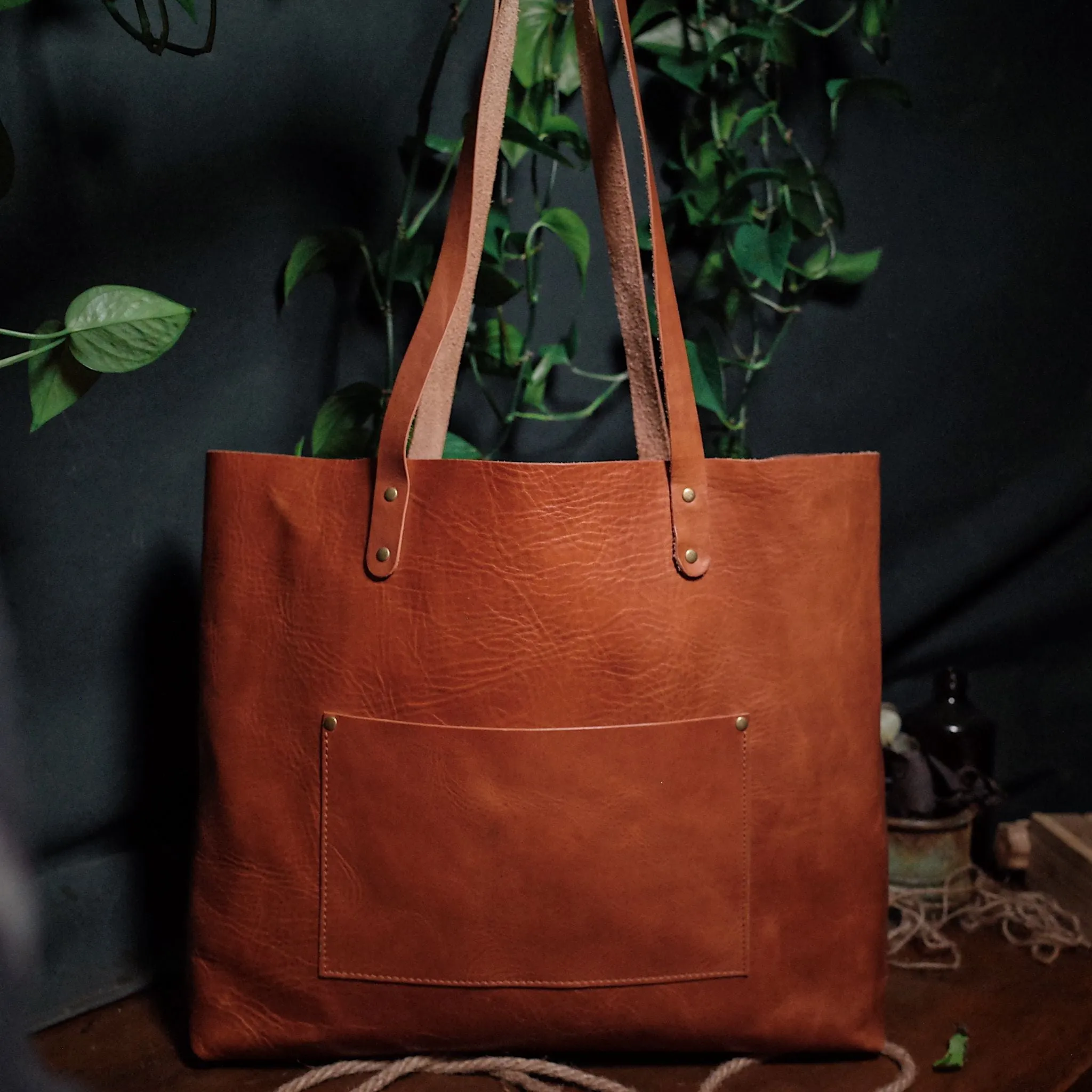 Dunham Leather Tote Bag – English Tan Edition