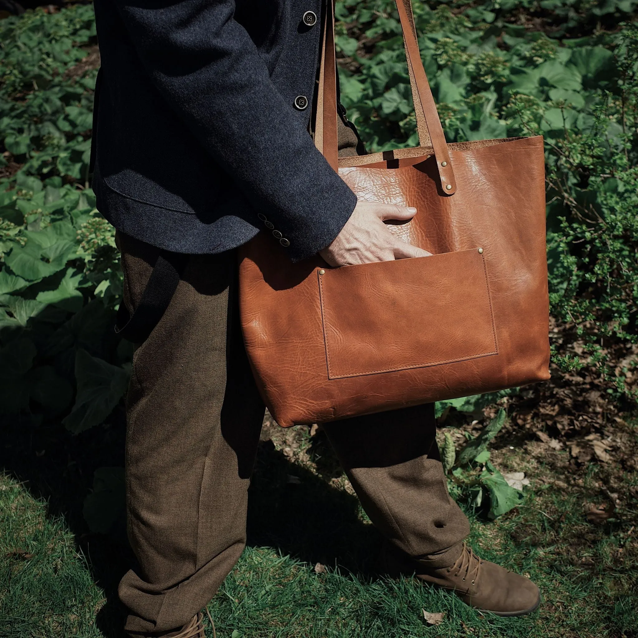 Dunham Leather Tote Bag – English Tan Edition