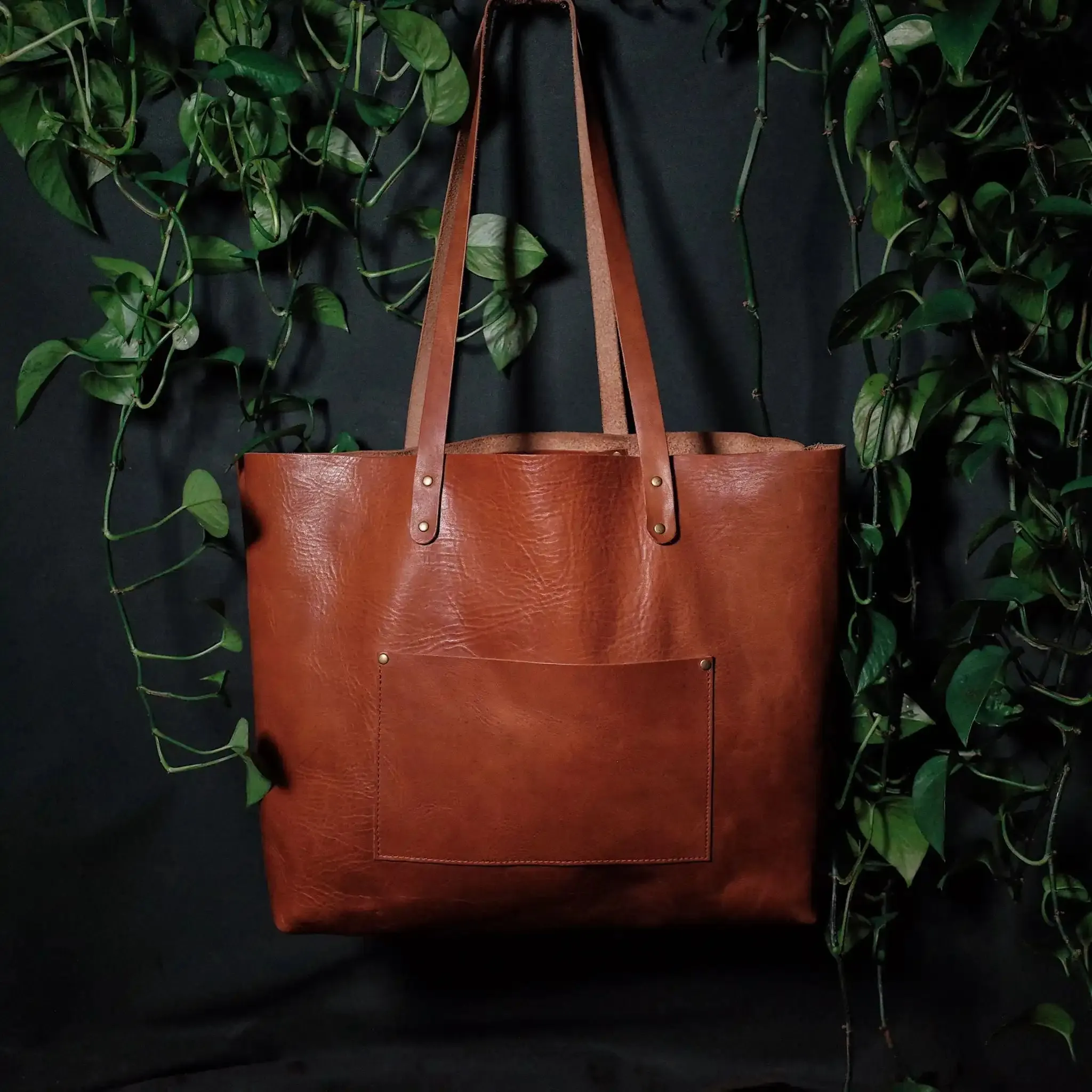 Dunham Leather Tote Bag – English Tan Edition
