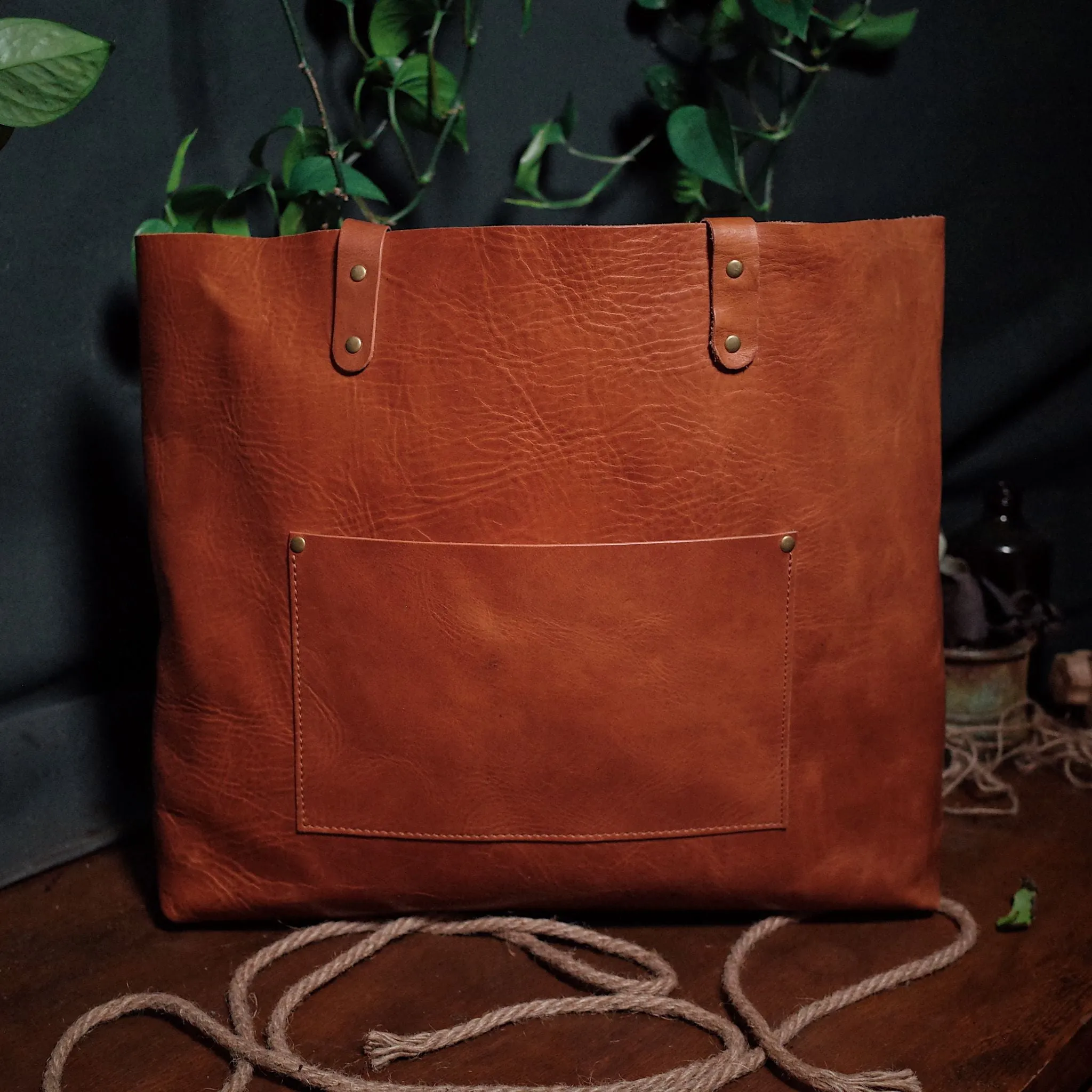 Dunham Leather Tote Bag – English Tan Edition