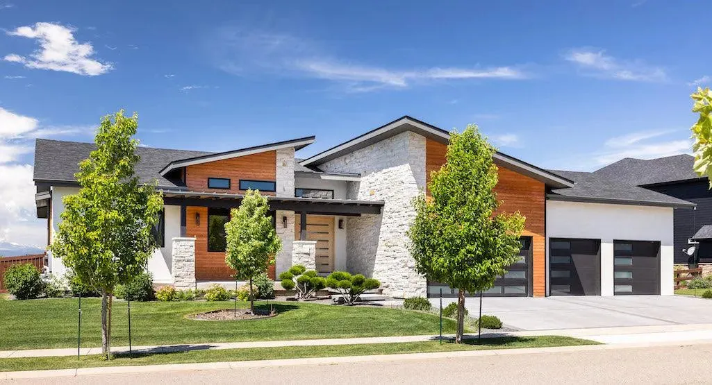 Luxurious home with open layout and spacious outdoor deck!