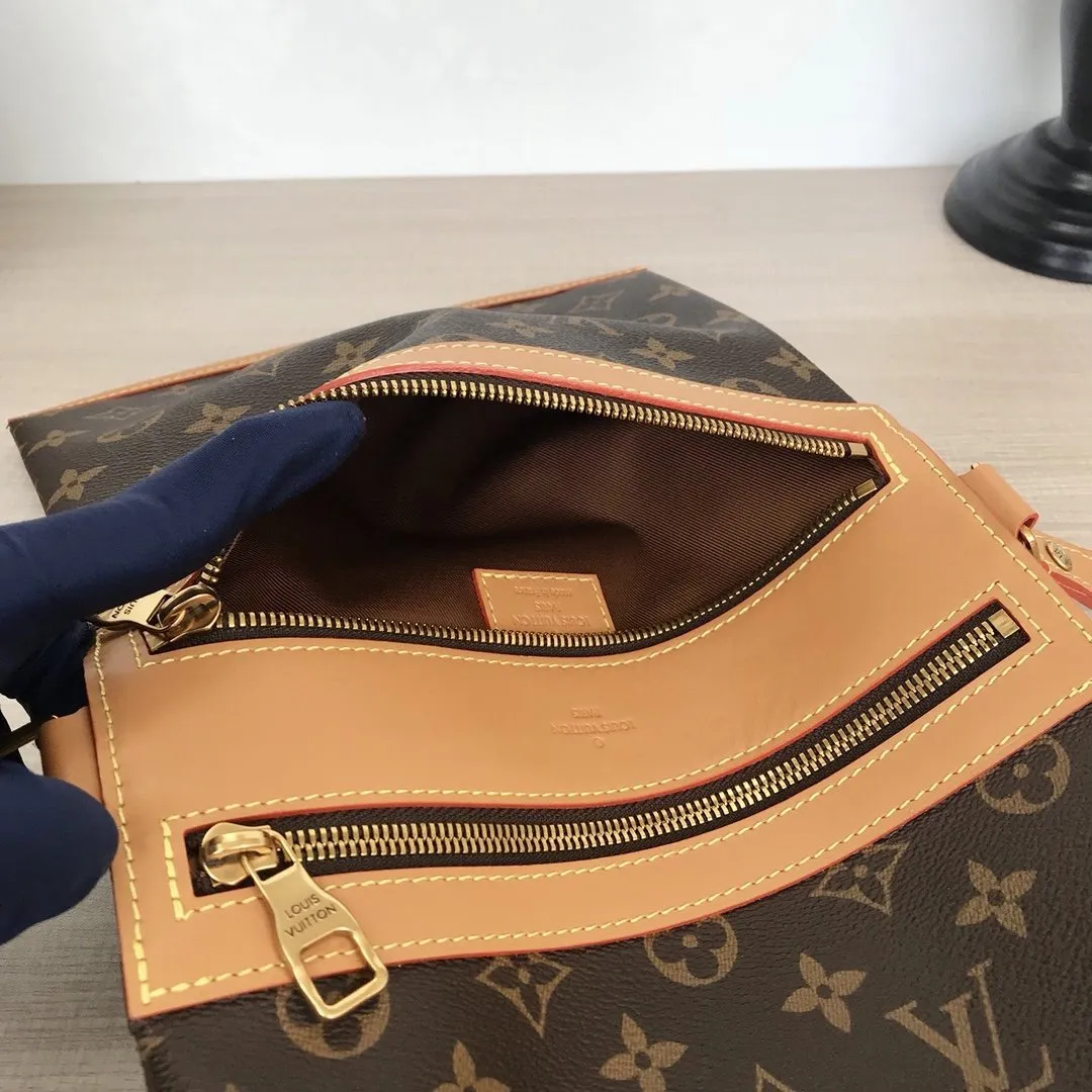 SAUMUR MESSENGER PM