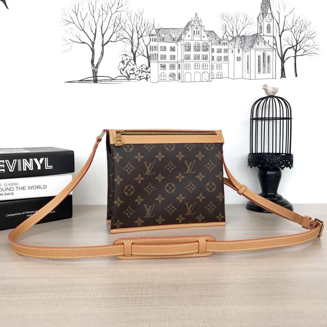 SAUMUR MESSENGER PM