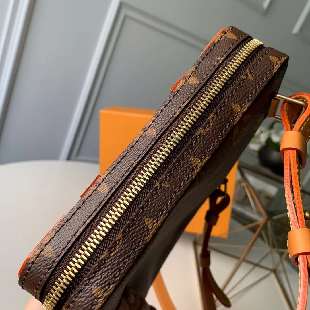 SOFT TRUNK MESSENGER