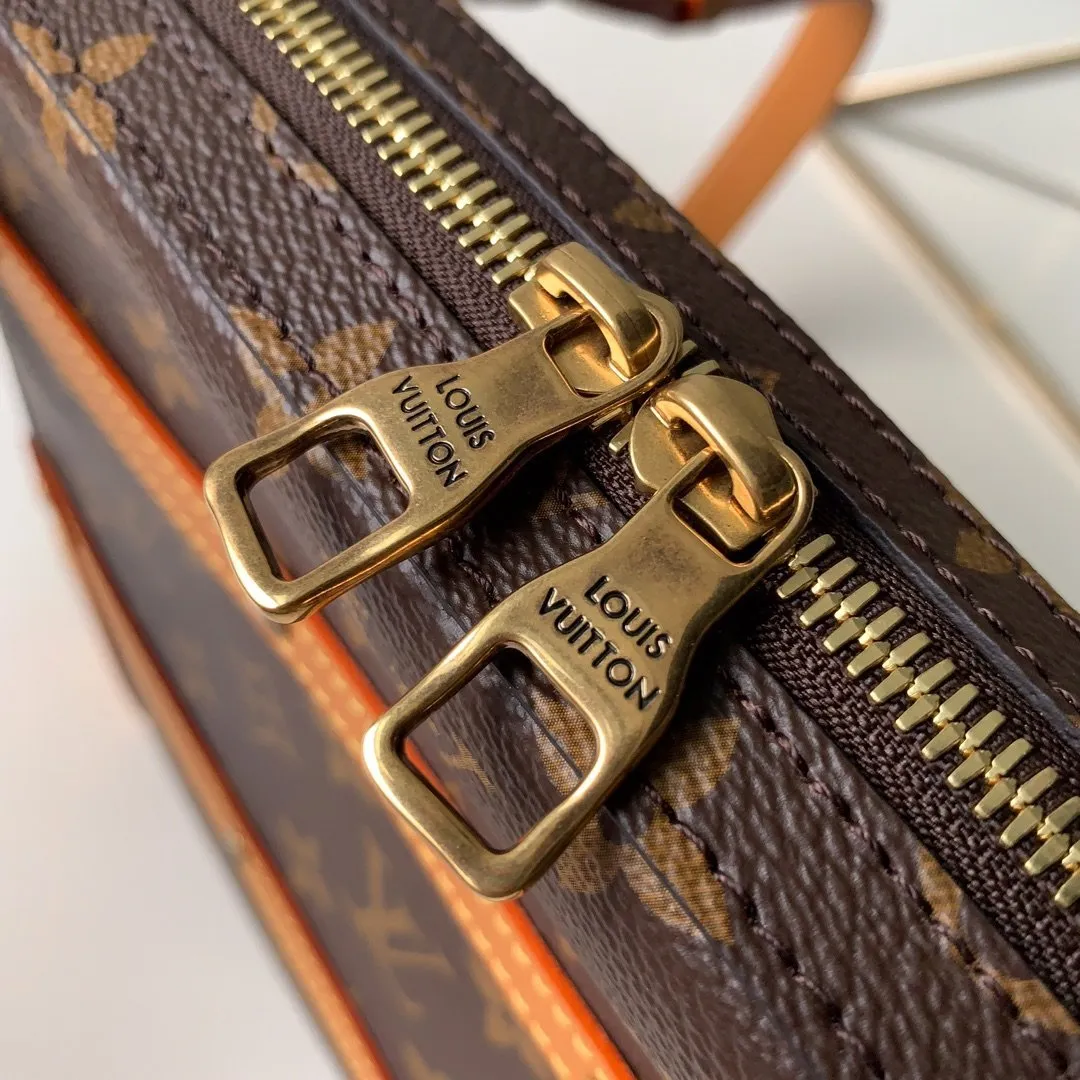 SOFT TRUNK MESSENGER