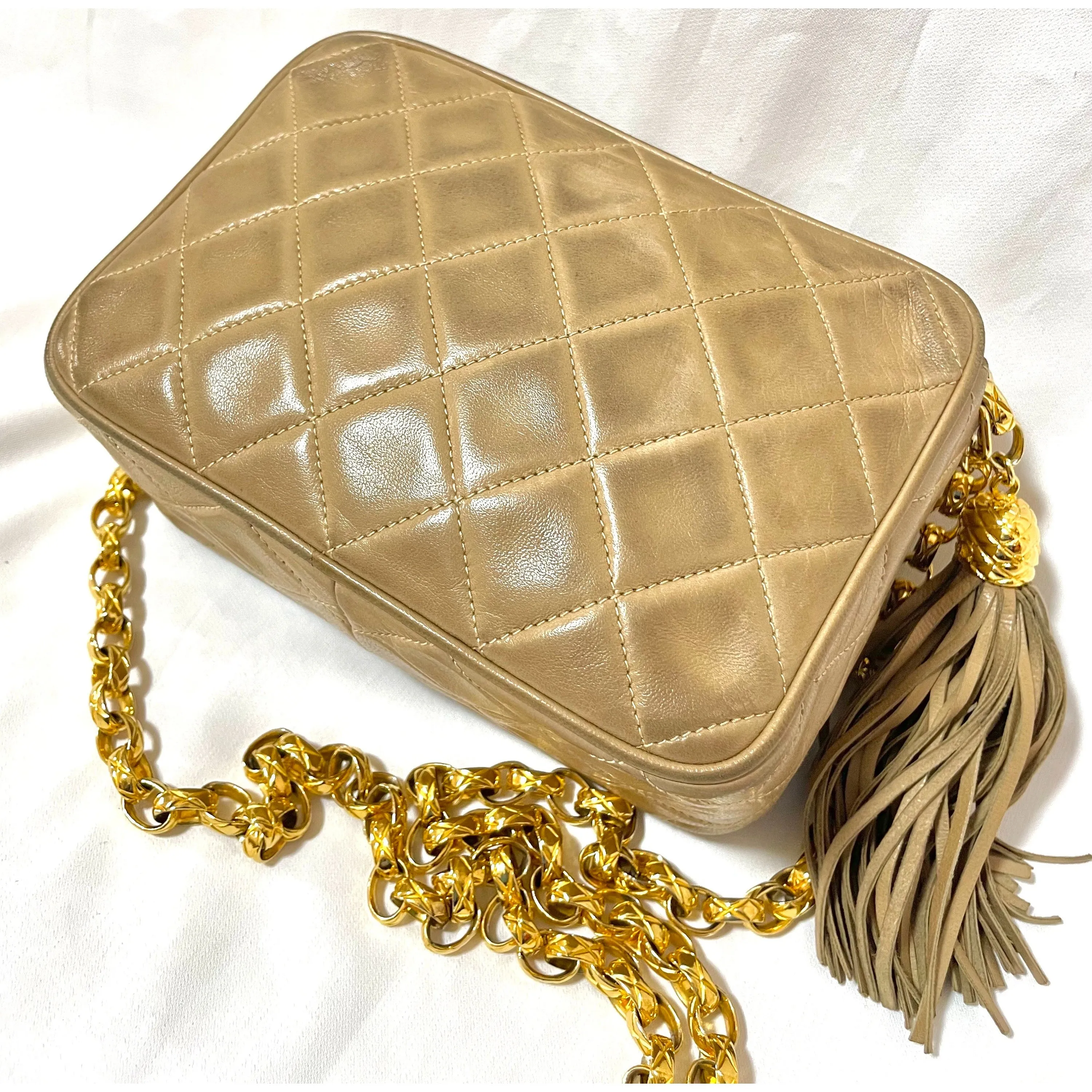 Vintage Chanel tanned beige lambskin camera bag style chain shoulder bag with fringe and CC stitch mark on pentagon flap. 051205ac3